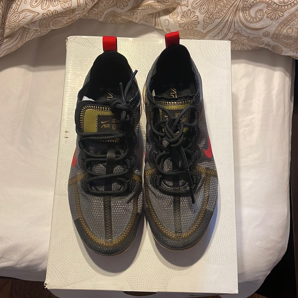 Wmns Air VaporMax 2019 Black Metallic Gold